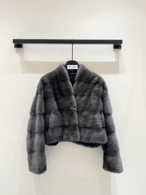 Dior V-neck Mink Fur Jacket: Chic Short Design with Velvet Texture