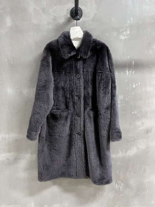Max Mara Exquisite Fur and Leather Combination in Classic Melange Colors with Imported Wool