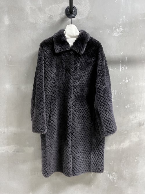 Bottega Veneta Exquisite Shearing Craft Piece with Imported South African Wool