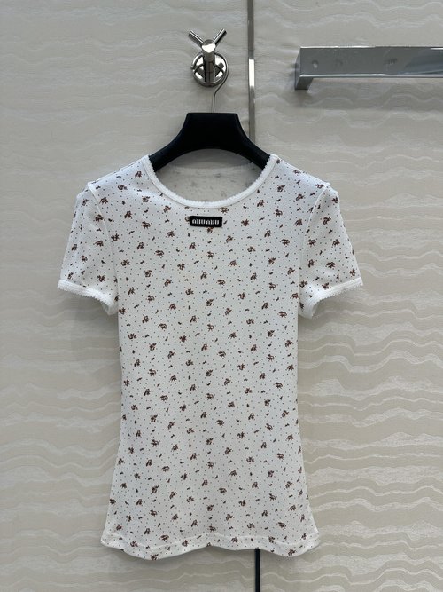Miu Miu Holiday Series Floral Cotton Short-sleeved T-shirt for a Slimming Look