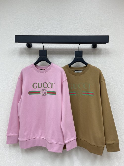Gucci Custom Cotton Round-neck Sweatshirt with Iconic Striped Letters, Stylish and Relaxed