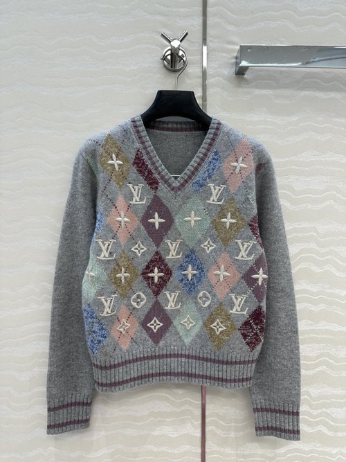 Louis Vuitton Ski Series Monogram Embroidery Sweater, Fashionable and Comfortable