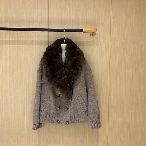 Fendi Stylish Fur Coat with Detachable Fox Fur Collar