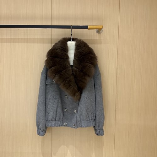 Fendi Stylish Fur Coat with Detachable Fox Fur Collar