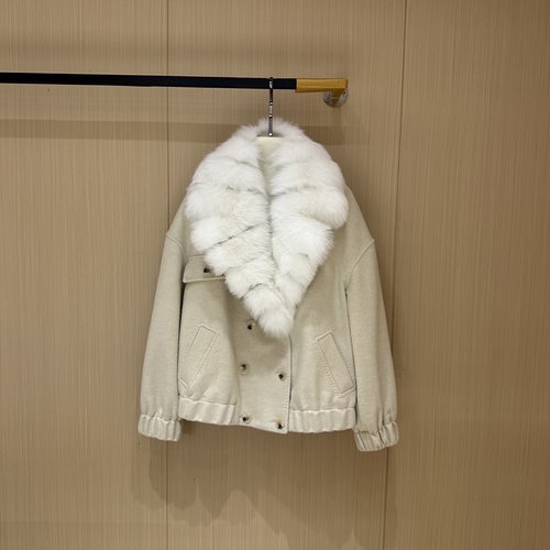 Fendi Stylish Fur Coat with Detachable Fox Fur Collar