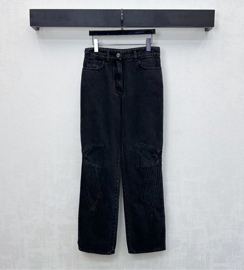 Chanel Stylish Bowknot Straight-Leg Jeans with Signature Buttons for a Polished Look
