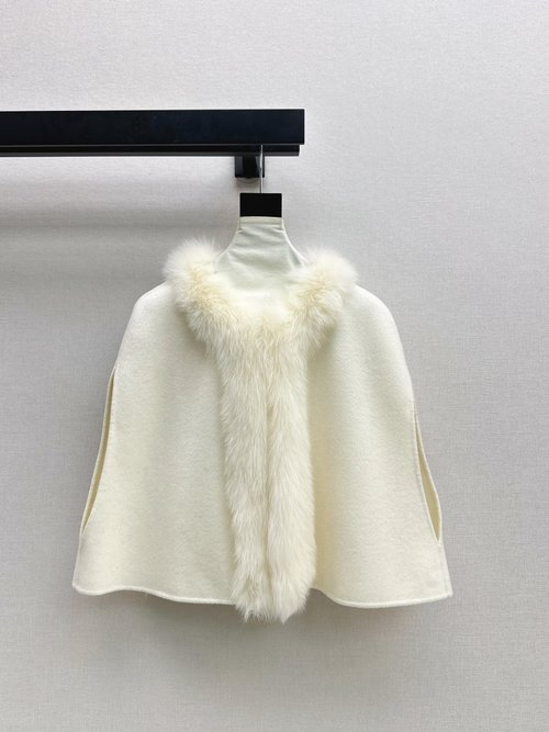 Fendi Fox Fur Collar Wool Vest, Comfortable and Versatile