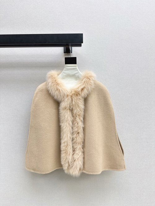 Fendi Fox Fur Collar Wool Vest, Comfortable and Versatile