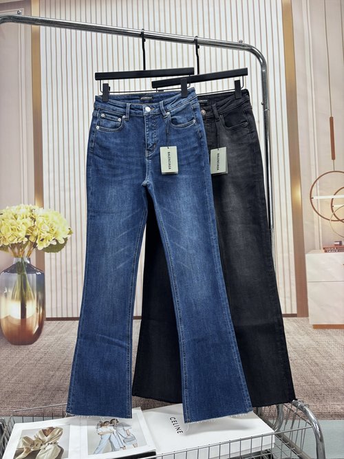 Balenciaga Stretch Faux Leather Bootcut Jeans: Fashionable and Versatile New Arrival