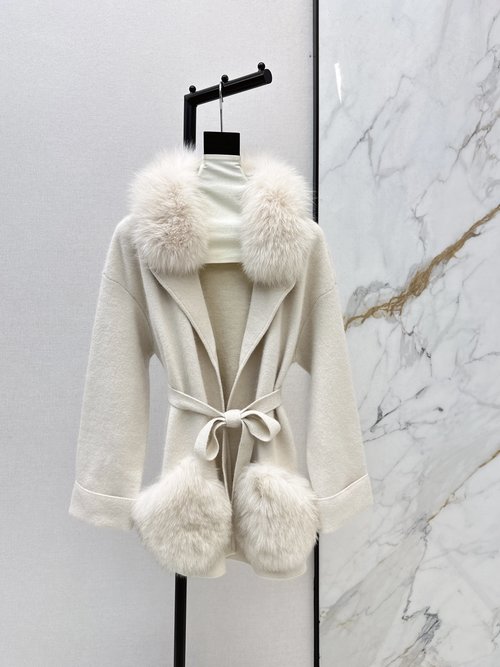 Fendi FD Explosive Single Series Fox Fur-Trimmed Knit Coat, Luxurious and Warm