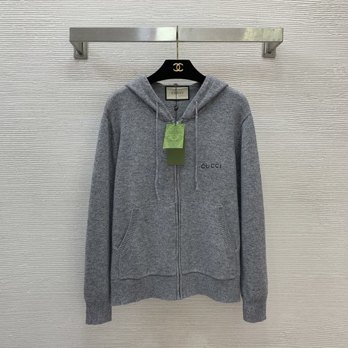 Gucci Comfortable Wool Zip-Up Cardigan with Logo