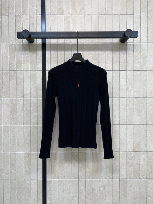 Loro Piana Soft Knit Top with Classic Embroidery for Daily Attire