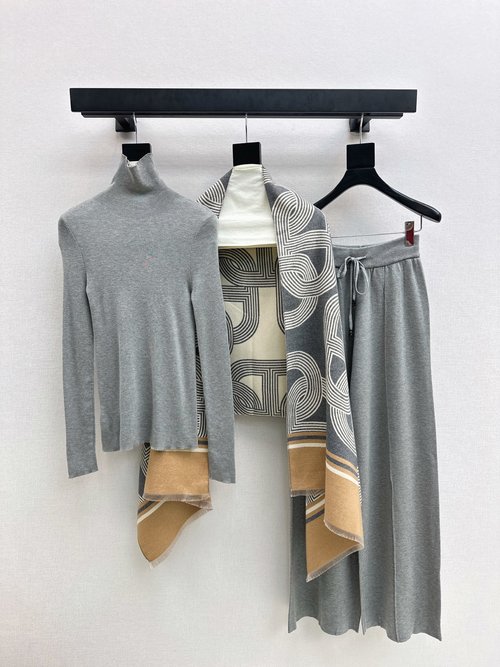 Hermes Knitted Set with Logo Shawl, Turtleneck and Straight-Leg Pants