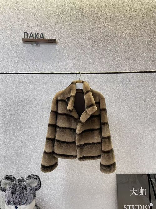 Yves Saint Laurent Versatile Short Winter Outerwear