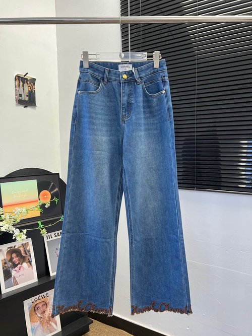 Chanel High-waisted Straight-tube Jeans with Embroidered Cuffs and Fleece Lining