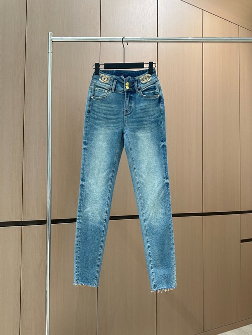 Chanel Designer s Original Stretch Slim-Fit Jeans with Good Color Coordination