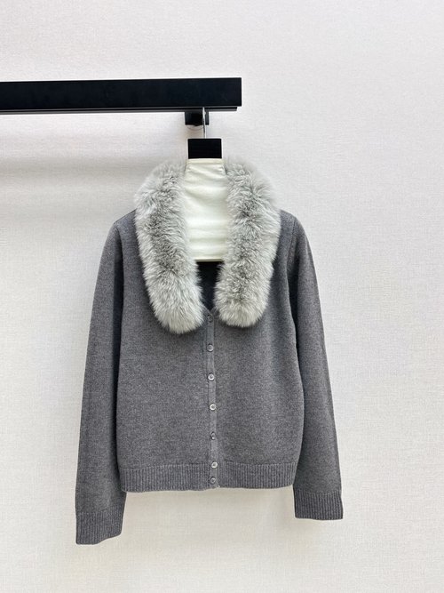 Fendi Fox Fur - Trimmed V - Neck Coat with Detachable Collar
