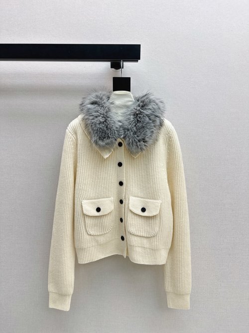Fendi Wool Jacket with Fox Fur Collar, Elegant and Versatile