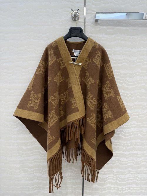 Max Mara Classic Max-style Knitted Scarf with M-letter Jacquard