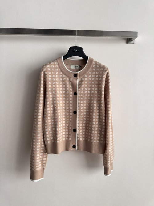 Fendi Timeless Round Neck Sweater: Gentle Texture, Effortless Elegance