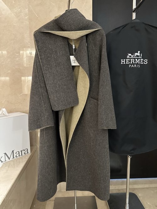 Max Mara Wool Scarf - style Coat, Classic Design, Warmth and Value