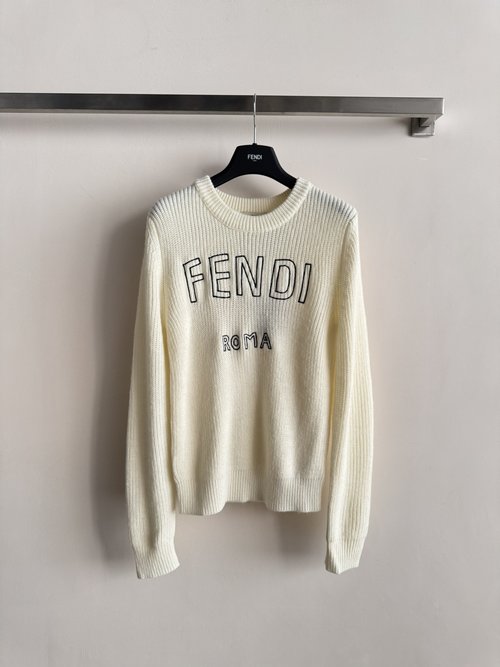 Fendi Comfortable Knitted Pullover with Logo Letter Print for Everyday Wear