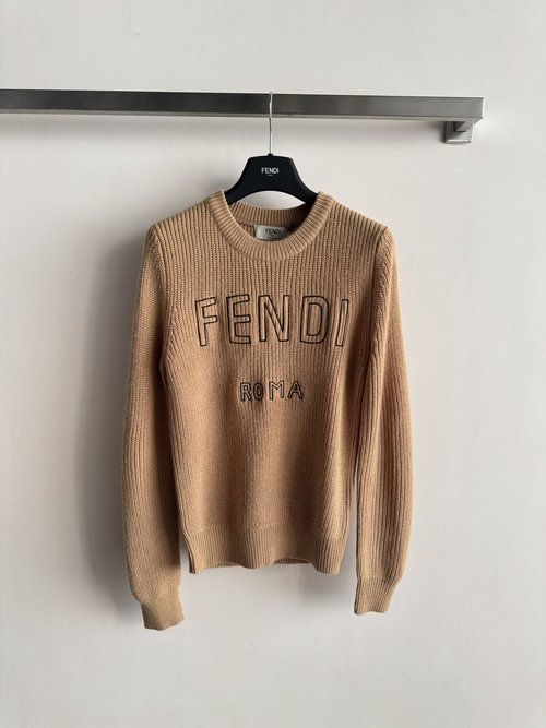 Fendi Comfortable Knitted Pullover with Logo Letter Print for Everyday Wear