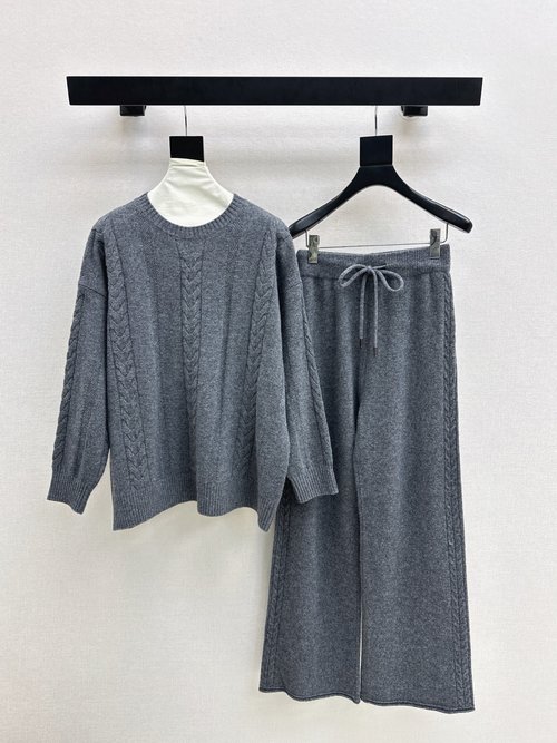 Max Mara Lazy Suit with Crochet Sweater and Wide-leg Pants in 100% Wool, Sophisticated Look