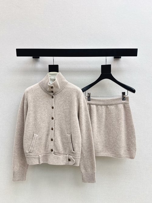 Max Mara Lazy Suit Comprising Collared Wool Jacket and Skirt, Soft and Elegant