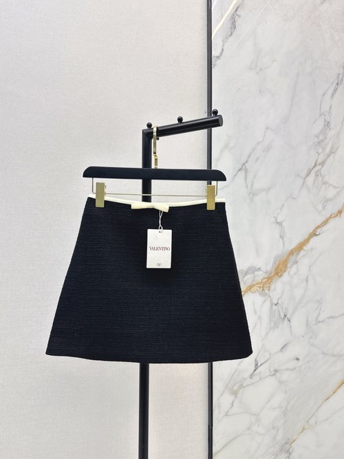 Valentino Graceful Woven Skirt with Contrast Bow Edge for Various Occasions