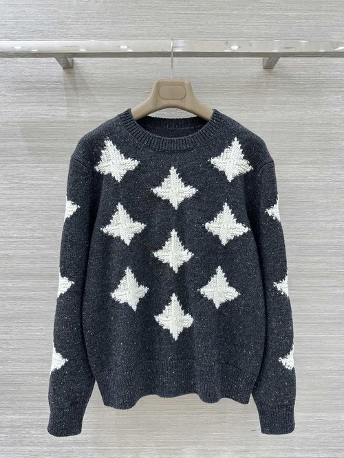 Loro Piana High-Quality Star-Embroidered Round-Neck Sweater for a Sophisticated Look