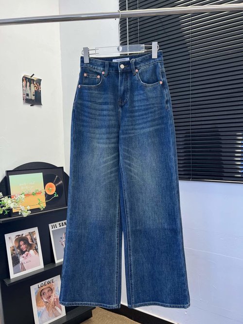 Valentino New Jeans with Golden V Pocket, Loose Straight Design, Suitable for Daily Wear