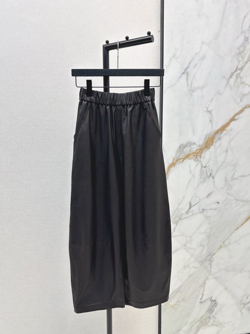 The Row Elastic Ankle-length Slimming and Stylish Lambskin Leather Pants