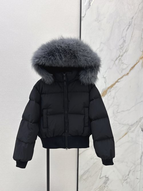 Fendi Fox Fur Collar Short Down Coat with Windproof Nylon and 90% White Duck Down