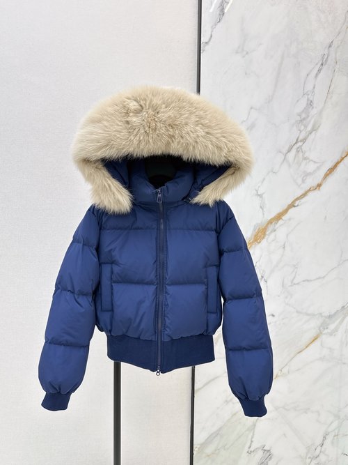 Fendi Fox Fur Collar Short Down Coat with Windproof Nylon and 90% White Duck Down