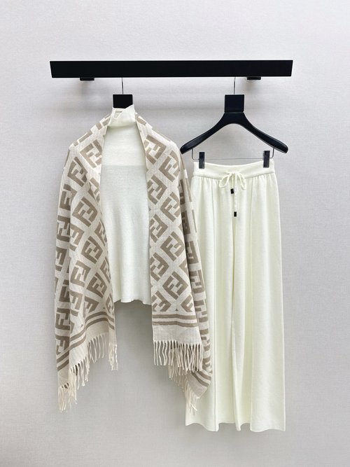 Fendi FD Series Knit Set with Logo Scarf: Elegant and Versatile