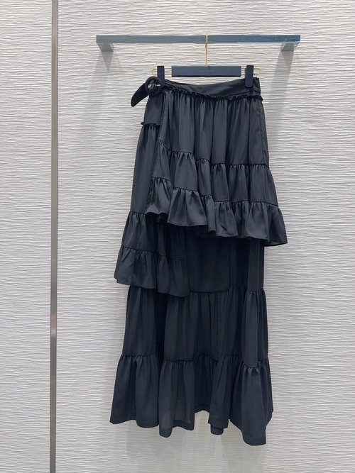 Louis Vuitton Stylish and Versatile Asymmetric Cake Skirt with Fine Workmanship