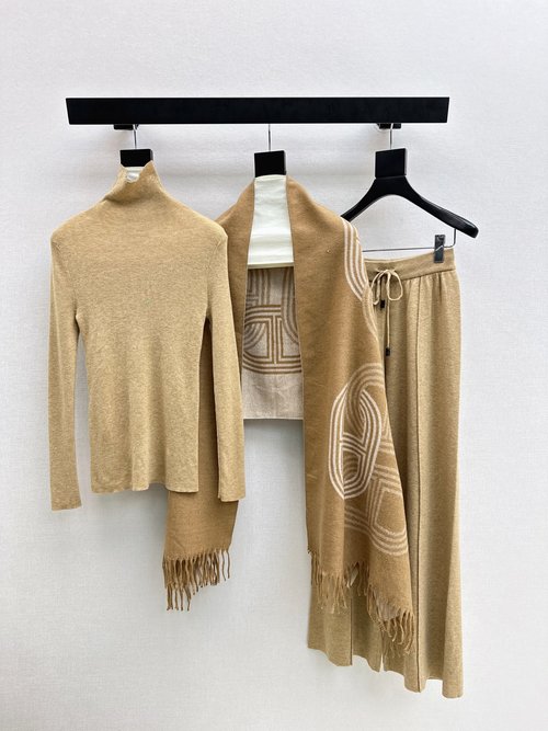 Hermes Simple and Stylish Knit Set with Logo Shawl