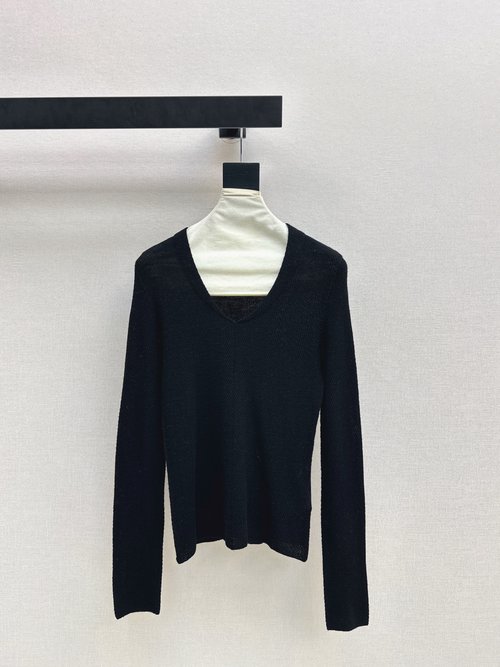 Loro Piana V-Neck Wool Knit Base Layer with Herringbone Pattern