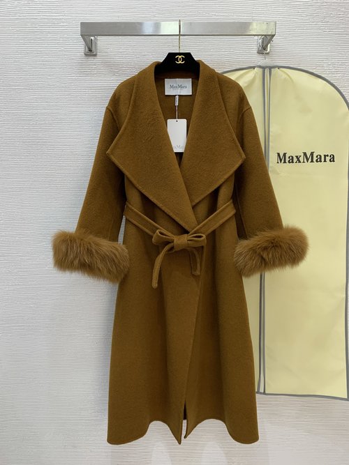 Max Mara Merino Woolen Coat with Detachable Fur Collar