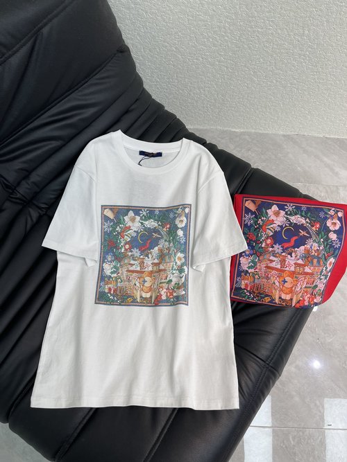 Louis Vuitton Elegant Cotton Short-Sleeve T-Shirt with Floral Scene Print