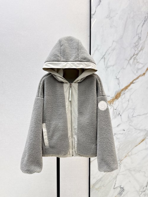 Canada Goose Reversible Hooded Teddy Coat with Stylish Logo and Warm Lamb Fur