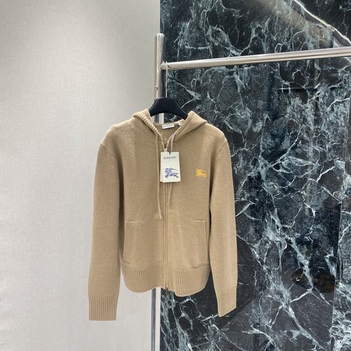 Burberry Knit Cardigan with British Embroideries: Daily Versatility