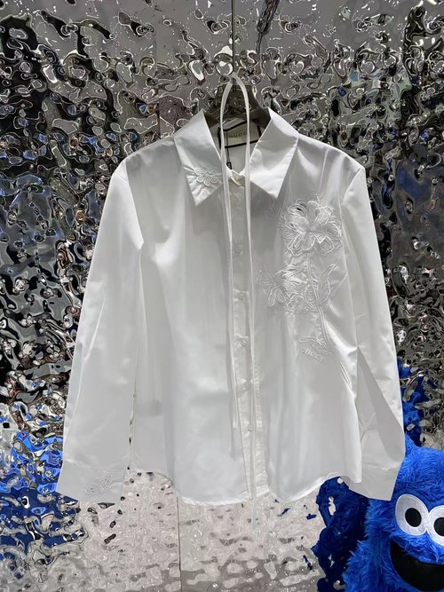 Gucci Artistically Designed Flower - Embroidered Shirt Made of Premium Cotton with Distinctive Details