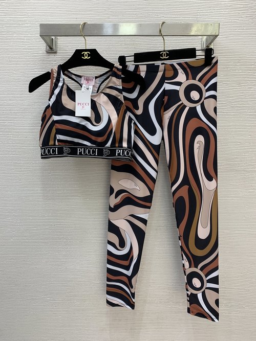 Chanel Zebra Logo Spliced Fitness Yoga Set with Padded Top