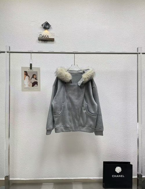 Fendi Stylish Hooded Sweatshirt with Fur Trim