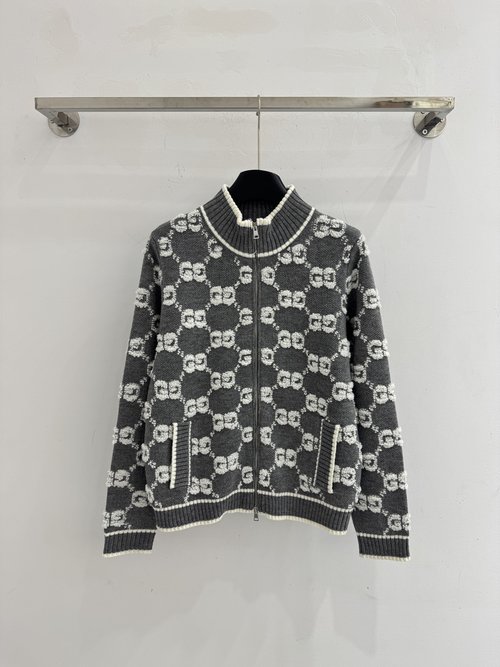 Gucci Sophisticated Semi - high Neck Sweater with Double G Pattern and Zippers