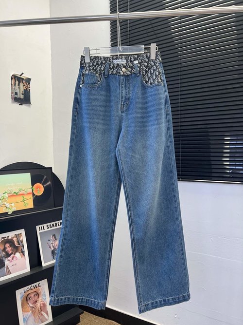 Dior Original: New Arrival: Straight - Leg Pants with Color - Blocked Waist
Optimized: Straight-Leg Pants with Color-Blocked Waistband