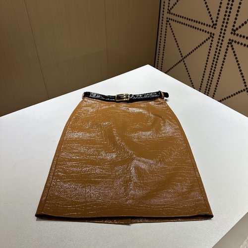 Gucci Elegant Leather Skirt with Custom Hardware