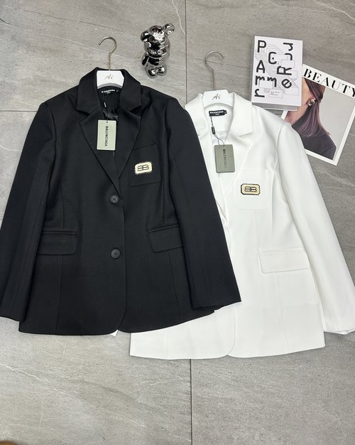 Balenciaga Stylish Lapel Blazer with Good Fit